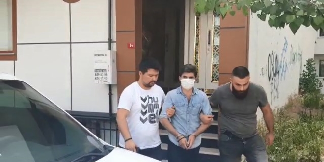 Doktora demir çubuk ve bıçakla saldırı