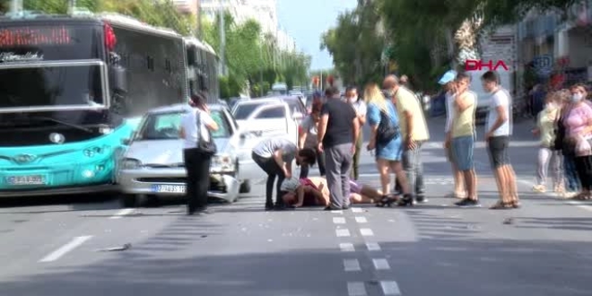 Kaza yapan babasının başından ayrılmadı