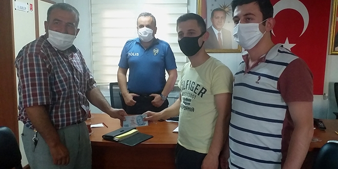 Buldukları parayı sahibine ulaştırdılar, harçlığı bile kabul etmediler