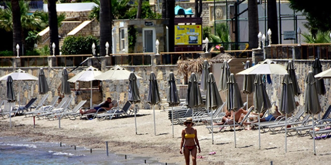 'Plajlara serilen kuvars tozu deniz çayırlarını yok ediyor'
