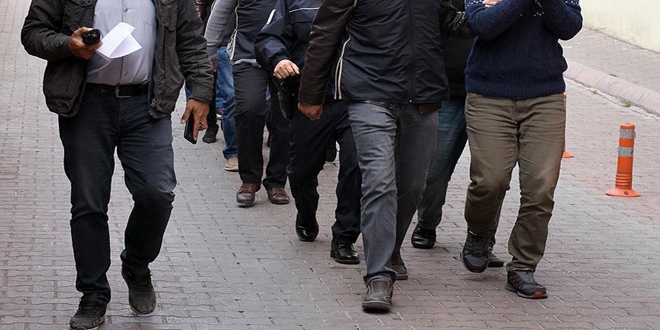 3'ü polis, 5'i öğretmen 25 kişiye FETÖ'den gözaltı