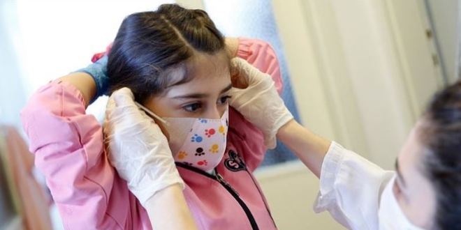 Uzmanından ebeveynlere çocuklar için maske uyarısı