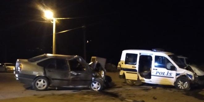 Kahramanmaraş'ta polis aracı ile otomobil çarpıştı: 2 ölü, 4 yaralı