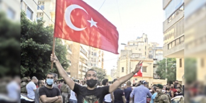 Türkiye'ye hakaret halkı sokağa döktü