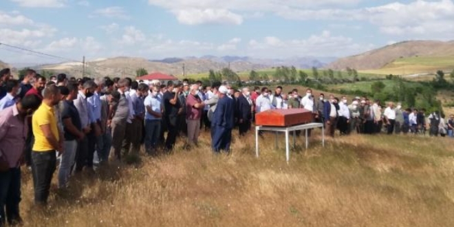 Tren kazasında hayatını kaybeden makinist toprağa verildi