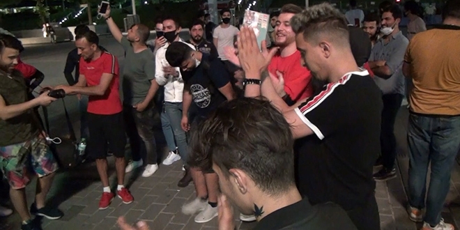 Taksim Meydanı'nda 'pes' dedirten müzik şöleni
