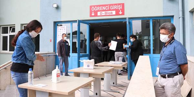 Koronavirüs tedbirleri altında geniş katılımlı ilk sınav bitti