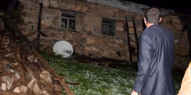 Depremde yklan evden 2 saat nce ayrlan 9 kiilik aile faciadan kurtuldu