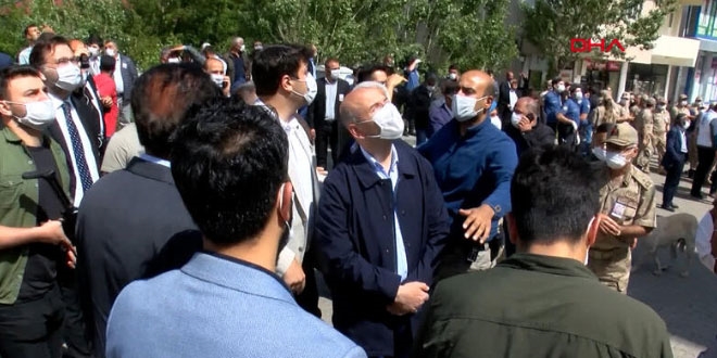 Bingöl'de Bakan Soylu depreme yakalandı