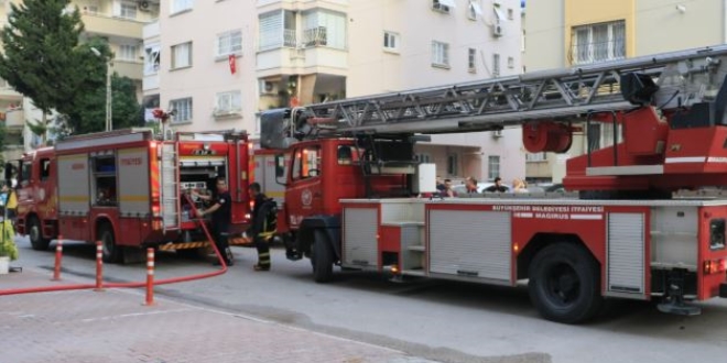 Buzdolab� patlad�, yang�n ��kt�, ev kullan�lamaz hale geldi