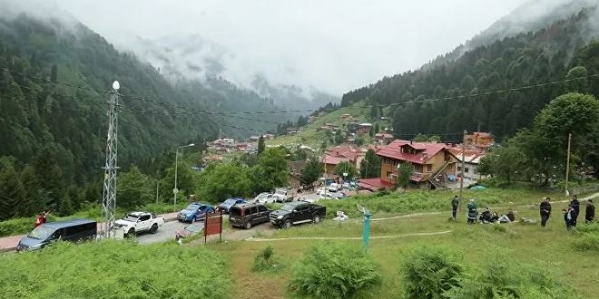 Ayder Yaylas� �al��malar nedeniyle ara� trafi�ine kapat�ld�