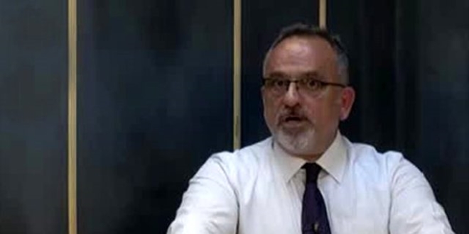 Spiker, depreme canlı yayında böyle yakalandı