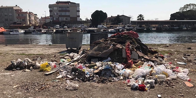 Çanakkale çöplüğe döndü, belediye suskunları oynuyor