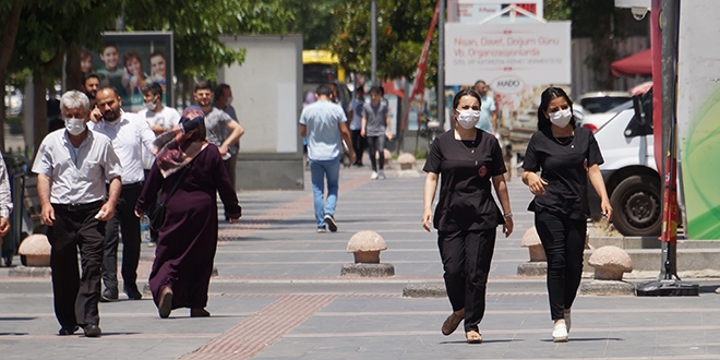 Maske yasa��na ra�men vatanda�lar maskesiz dola��yor