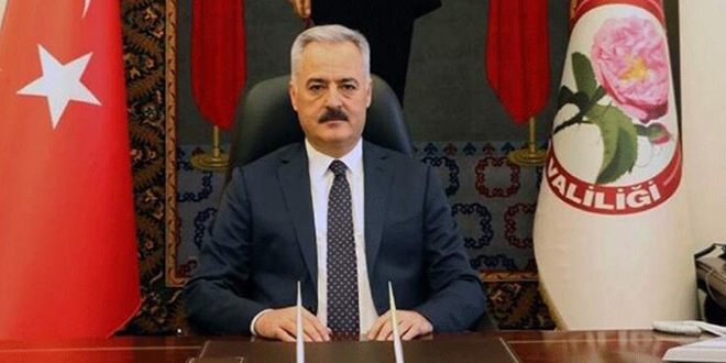 Vali sitem etti: Saatlerce sohbet edip, maske kullanmıyorlar