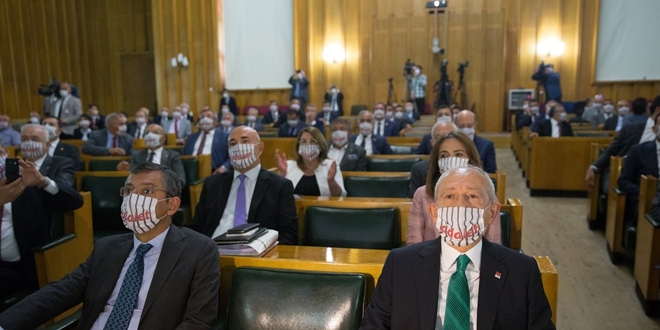 CHP, tepkiler zerine, Atatrk'l maskeden vazgeti