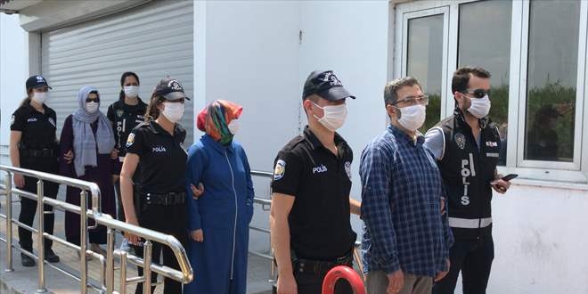 Adana'da FET operasyonunda 2'si psikoterapist 13 kii tutukland