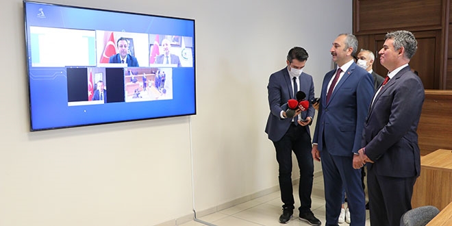 Bakan Gül, e-duruşma sistemini test etti
