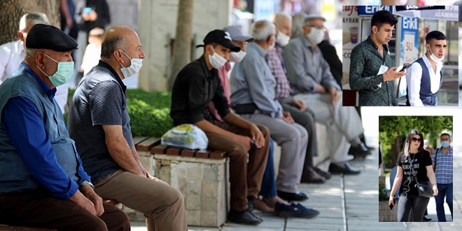 Yaşlılar yüzüne, gençler bileğine ve kulağına takıyor