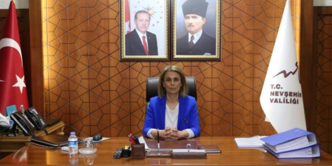 Nevşehir'in ilk kadın valisi Becel göreve başladı