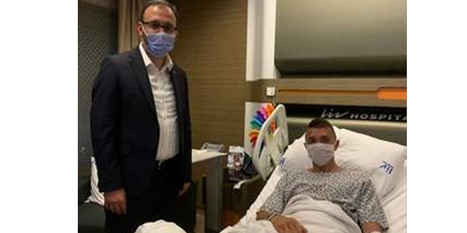 Gençlik ve Spor Bakanı Muslera'yı hastanede ziyaret etti