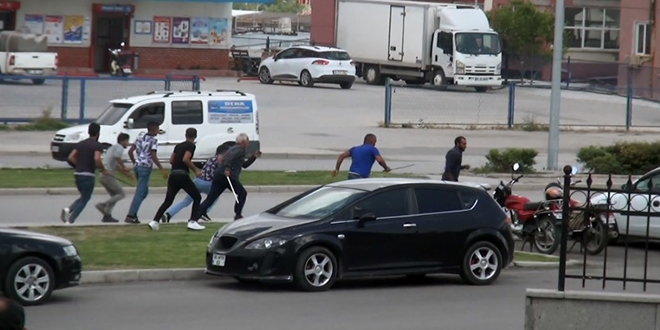 Korna çaldı diye pala, bıçak, demir ve tahta ile saldırdılar