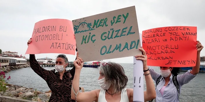 Ekrem İmamoğlu Adalar'da protesto edildi
