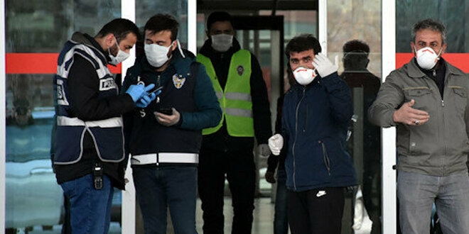 Konya'da maske takmayan yaya ve srclere 8 bin 800 lira ceza