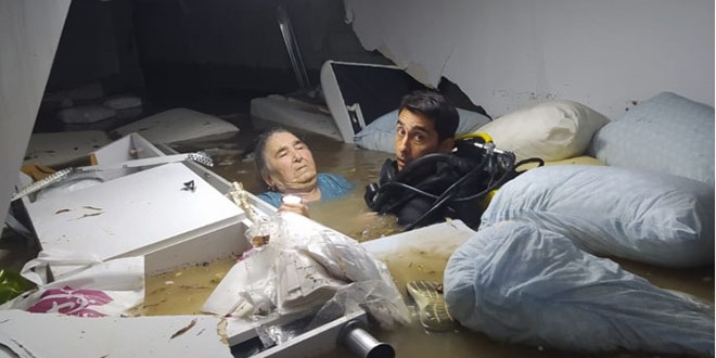 Adana'da sağanak hayatı felç etti: Hayata böyle tutundu