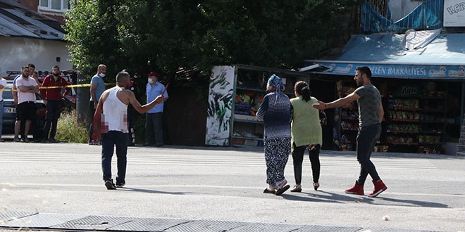 Maske takmayınca ceza yedi, polislere saldırdı