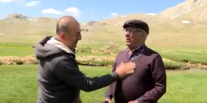 Bakan Çavuşoğlu'ndan babasına sürpriz