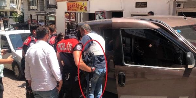 S�n�fta t�fekle ate� a�an kursiyer g�zalt�na al�nd�