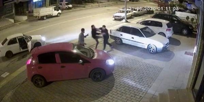 Yanlış adama çattılar! 3 kişiyi 30 saniyede yere serdi