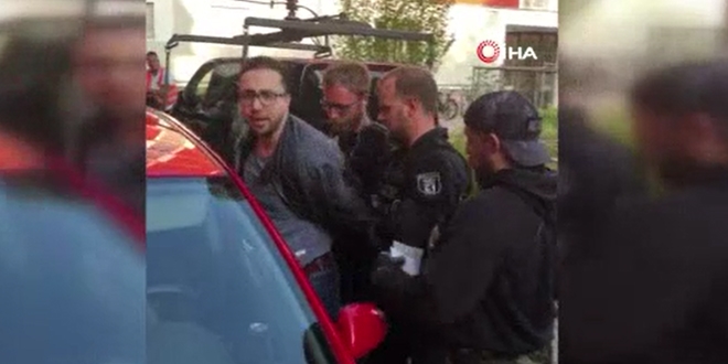 Berlin'de Türk avukata ters kelepçe