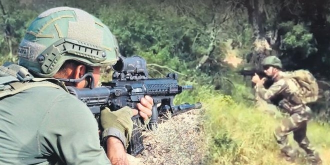 Komandolar s�n�r �tesinde