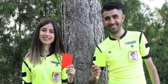 Maçta tanışan hakem çift evlendi