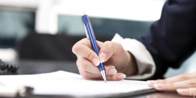 Feshetmek nas�l yaz�l�r? TDK'ye ve Cumhurba�kanl��� resmi yaz��ma k�lavuzuna g�re Fesih etmek mi? Feshetmek mi?