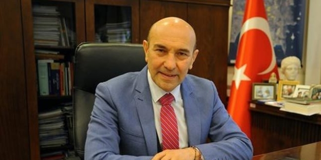 Tun� Soyer'den '�zmir'e �zg� bayrak ve para' a��klamas�