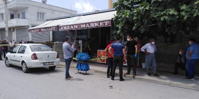 Tüfekle poz verip, fotoğraf çektirirken kendisini vurdu