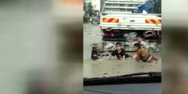 Başkentte kısa süreli sağanak hayatı olumsuz etkiledi