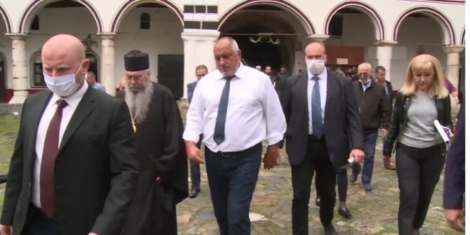 Bulgaristan'da maske takmayan Başbakan'a para cezası