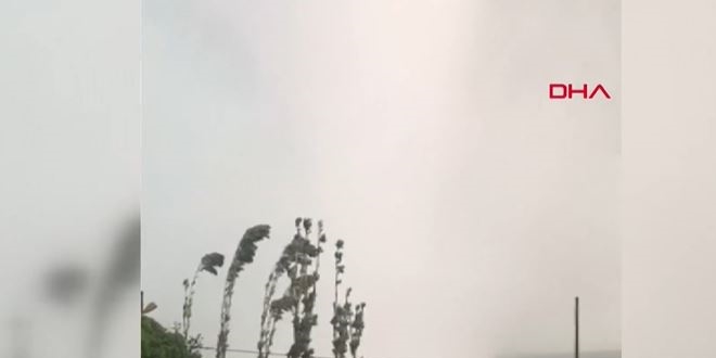 Çatalca'da evlerine hortumun gelişini böyle görüntülediler