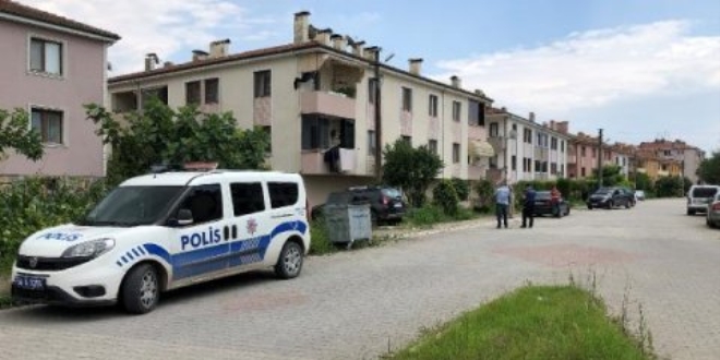 Polis babasının tabancasıyla intihara kalkıştı