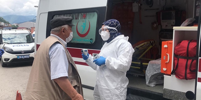 Minibüsteki yolcunun korona olduğunu sanıp polisi aradılar