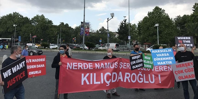İSPARK'tan çıkartılan işçiler, İBB önünde gösterisi yaptı