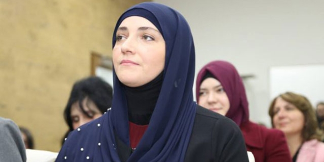 Sırbistan meclisinde bir ilk: Başörtülü vekil meclise girdi