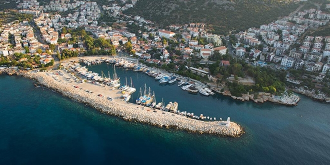 Kaş'ta yanan ormanlık alanın imara açıldığı iddialarına yalanlama