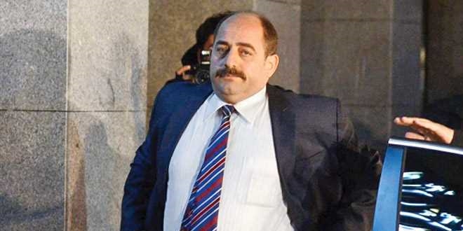 Firari savcı Zekeriya Öz'ü Almanya'da yumrukladılar