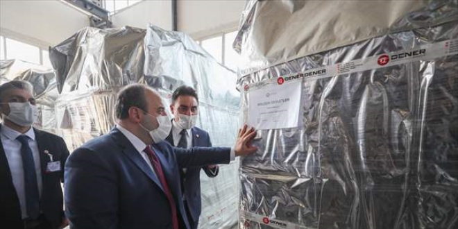 Bakan Varank, 5 k�tada 86 �lkeye ihracat yapan firmay� ziyaret etti