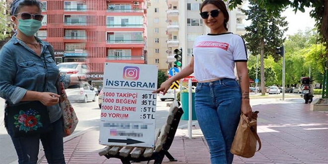 Sokakta tezgah açıp günde 50 bin takipçi satıyor